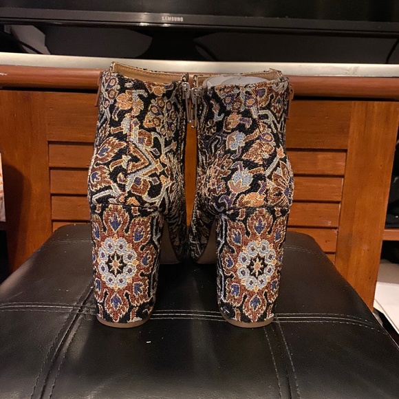 shoes - Picture 3 of 4